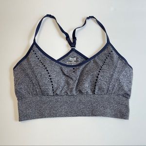 Pro-Fit Seamless sports bra padded size M